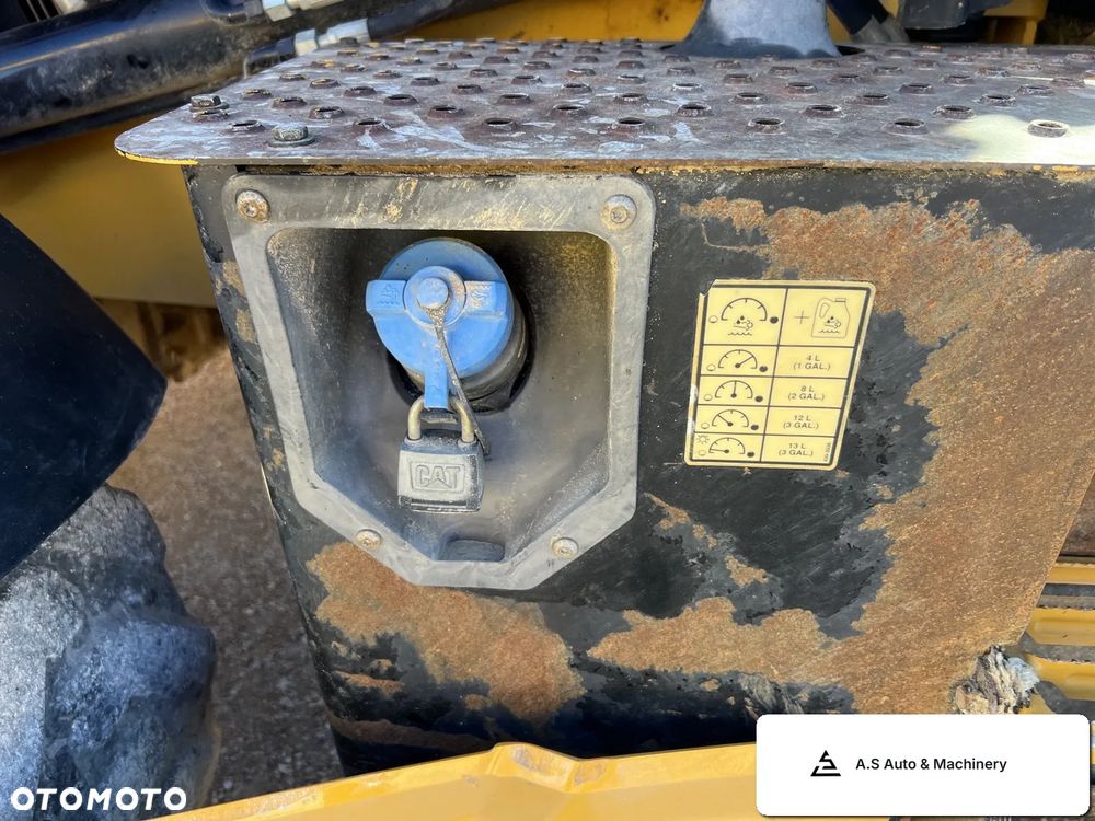 Caterpillar 432F2 - 16