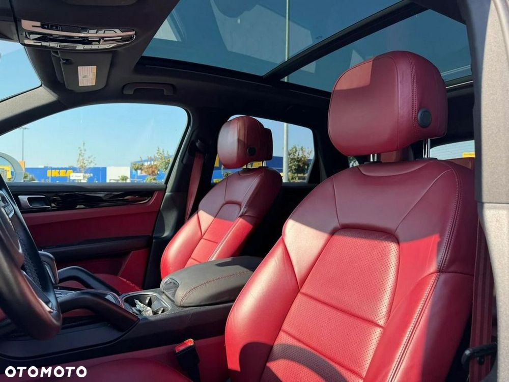 Porsche Cayenne - 25