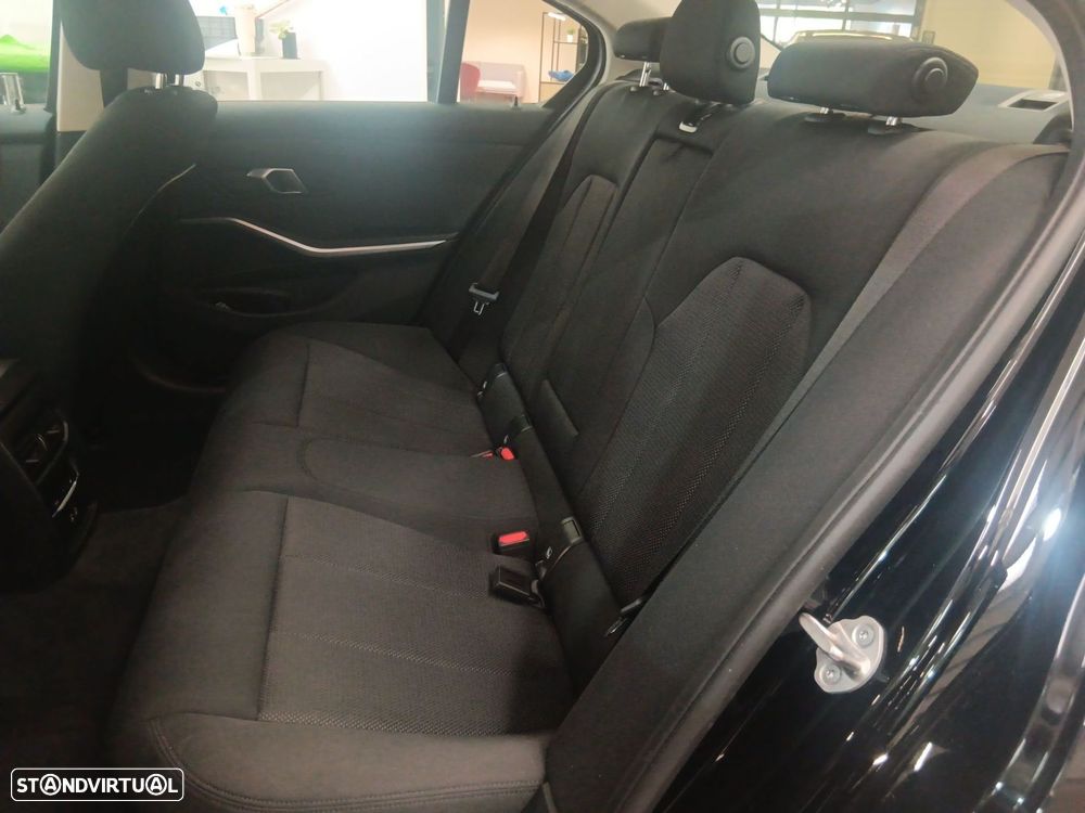 BMW 320 d Auto - 12