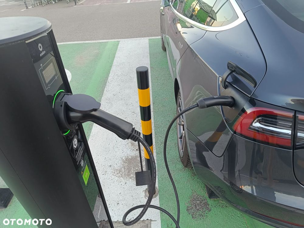 Tesla Model 3 - 4