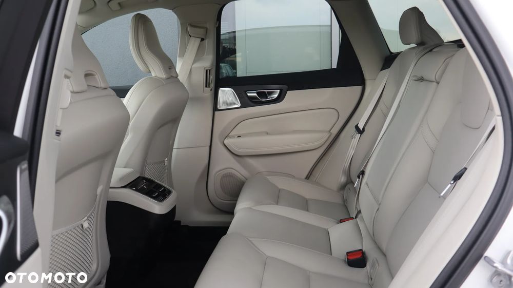 Volvo XC 60 B5 B AWD Ultra Dark - 21