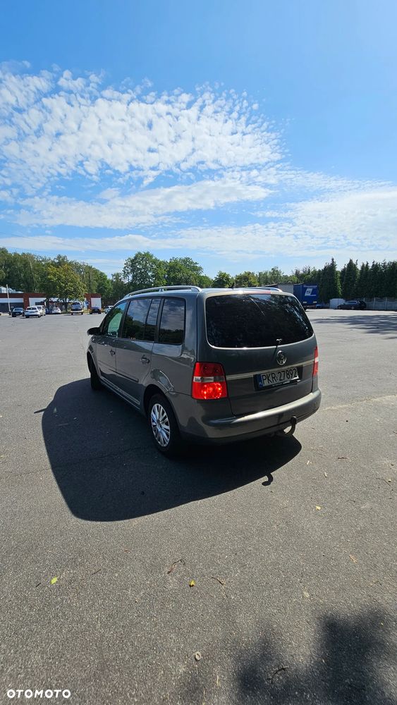 Volkswagen Touran 2.0 TDI Highline DSG - 3
