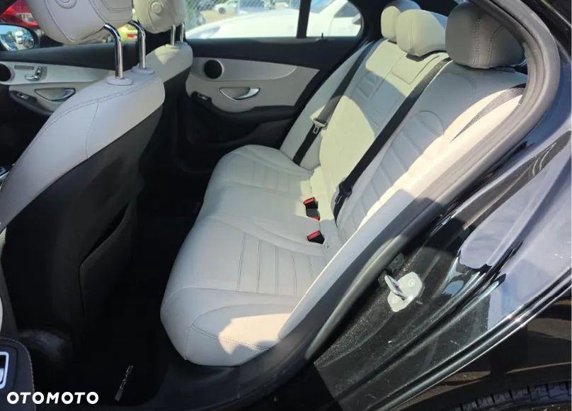Mercedes-Benz Klasa C 300 7G-TRONIC AMG Line - 11