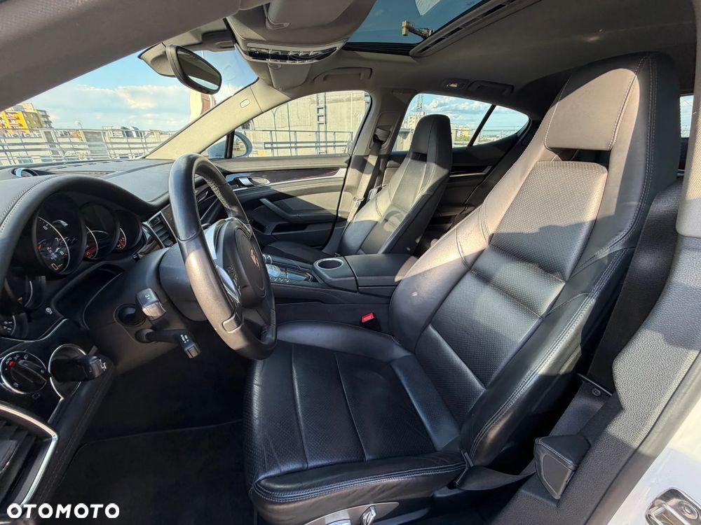 Porsche Panamera 4 PDK Platinum Edition - 16