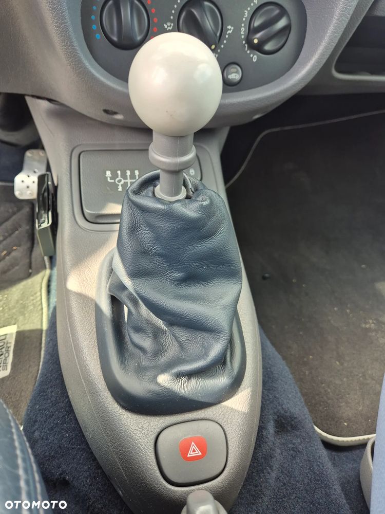 Renault Clio 2.0 16V Sport - 22