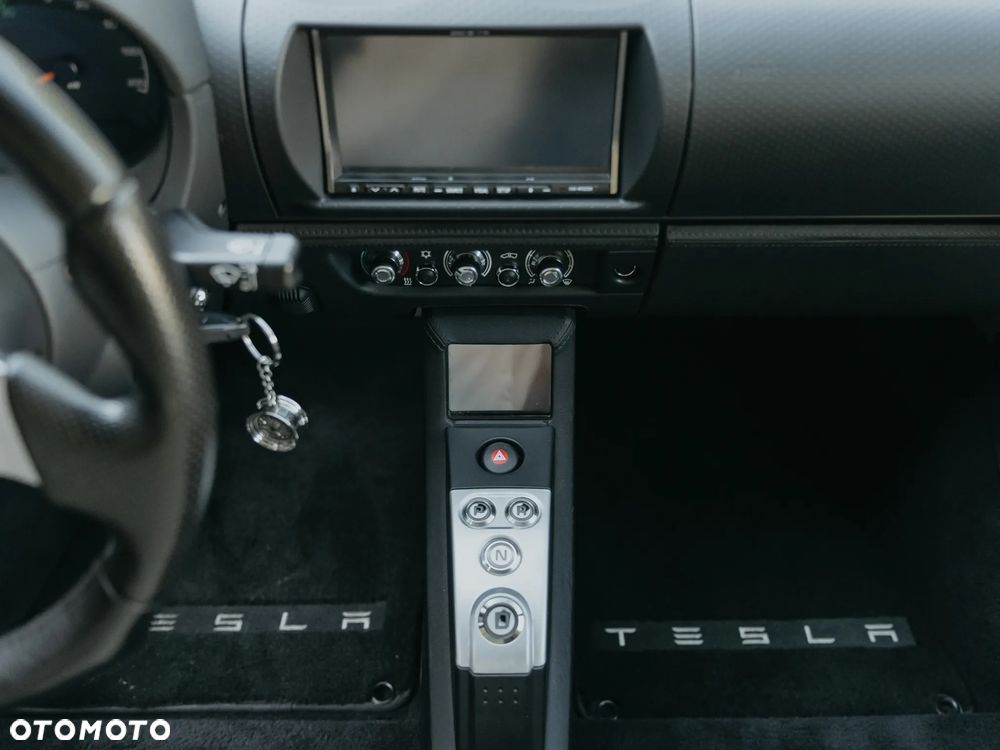Tesla Roadster - 19