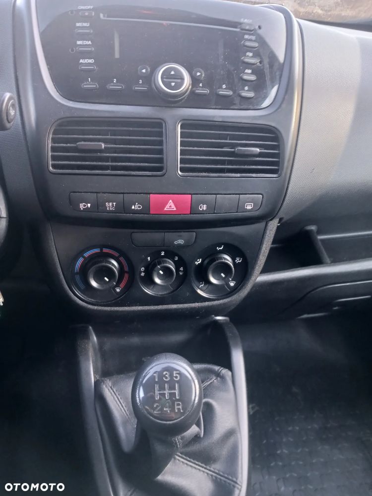 Fiat Doblo 1.3 TDI 90KM 2014r Izoterma Chłodnia Mroźnia Agregat Carrier Xarios 200 230v Zasilanie zew - 6