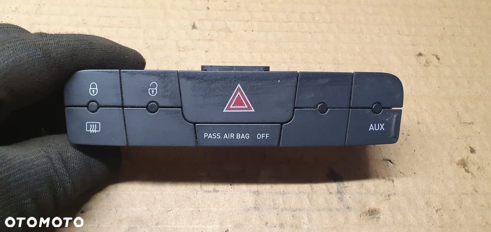 Włącznik awaryjnych centralnego zamka Seat Ibiza IV 6J0927137B - 1