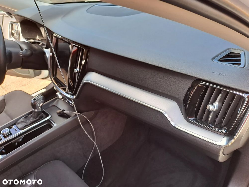 Volvo V60 D4 Geartronic Momentum Pro - 17