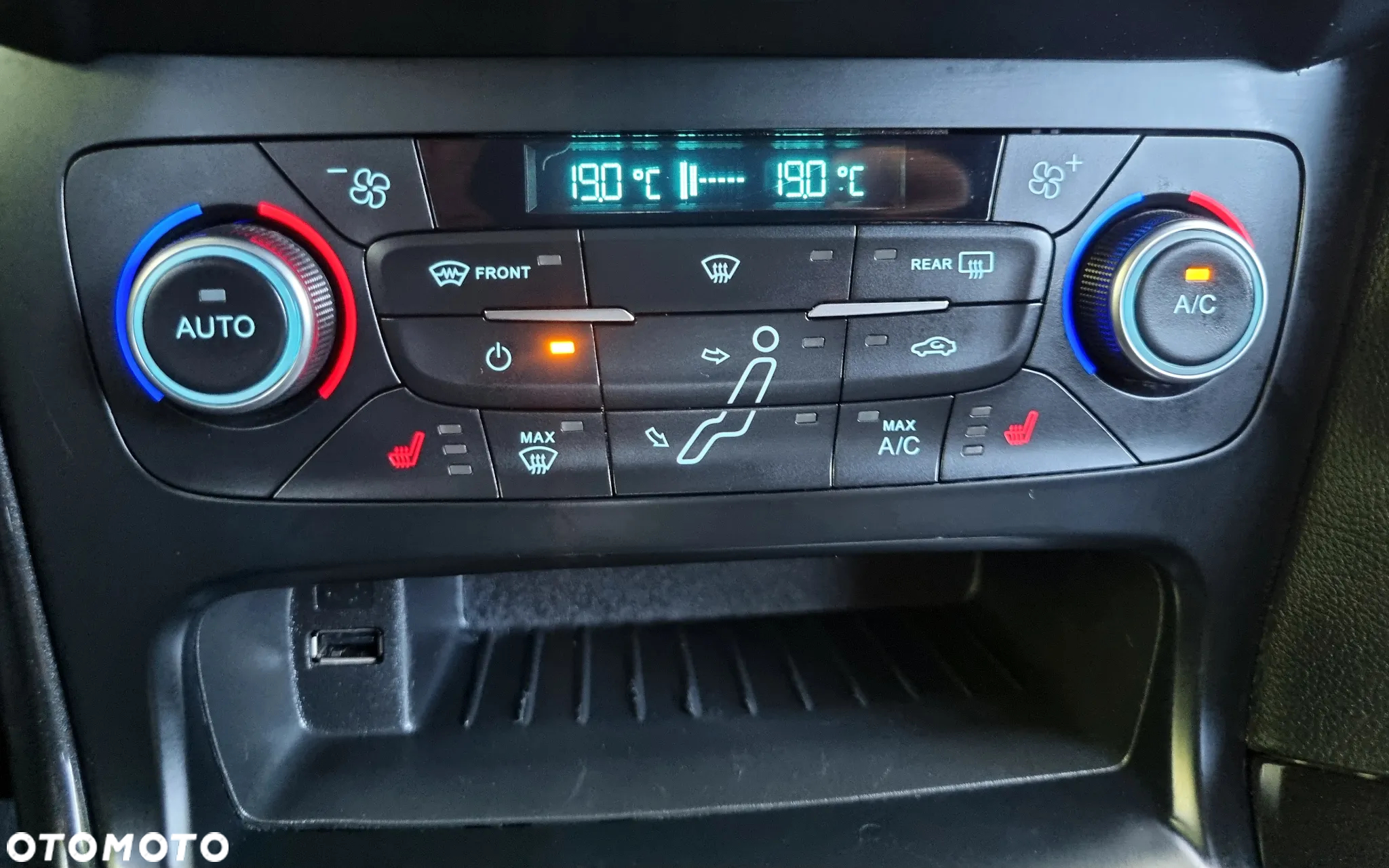 Ford Focus 1.5 EcoBlue Start-Stopp-System TITANIUM - 32
