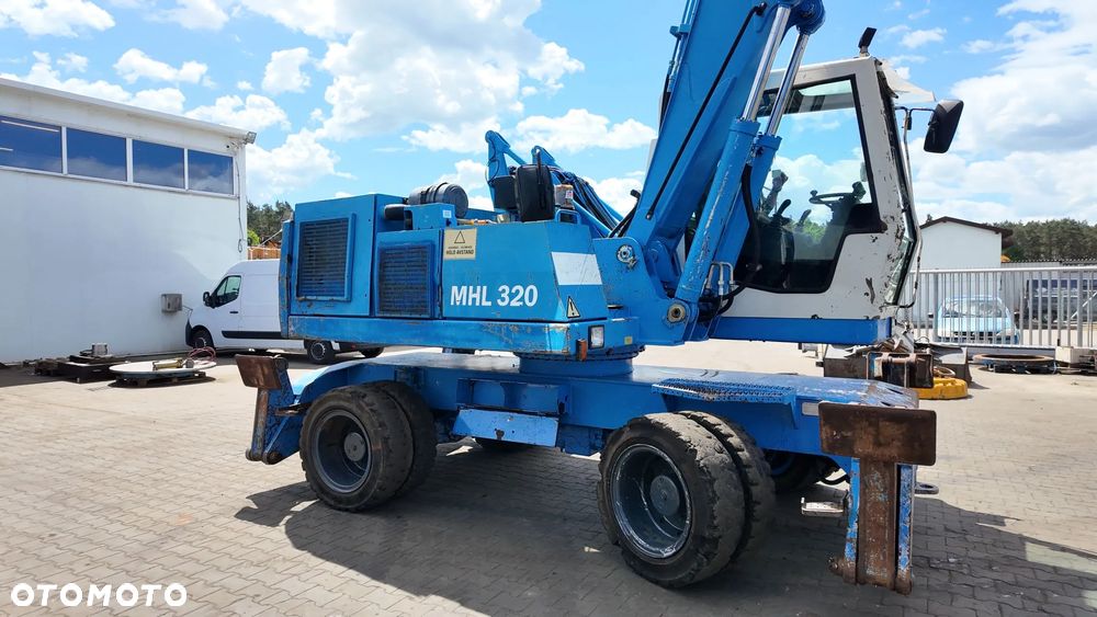 Fuchs MHL 320 - 1