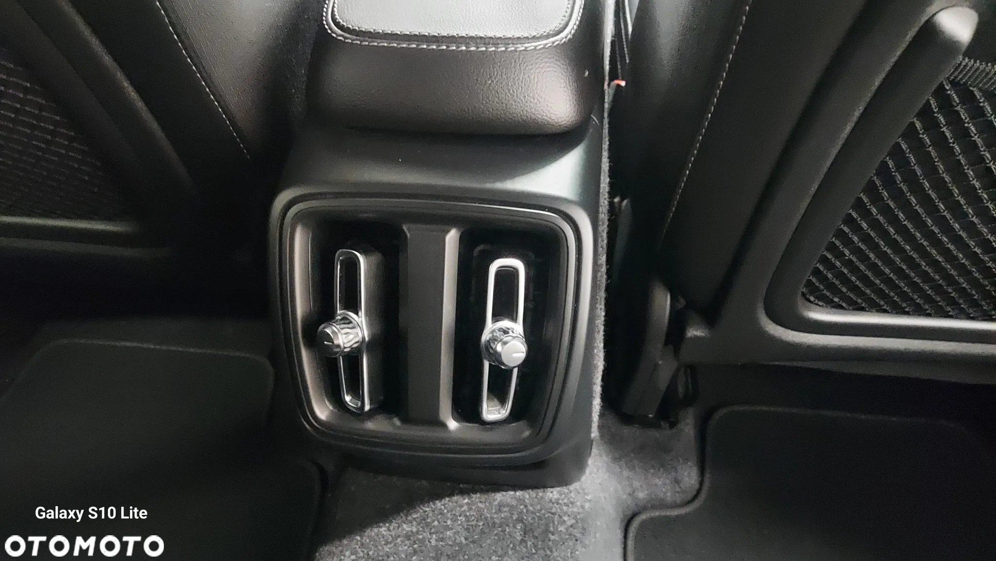 Volvo XC 40 D4 AWD Geartronic R-Design - 16