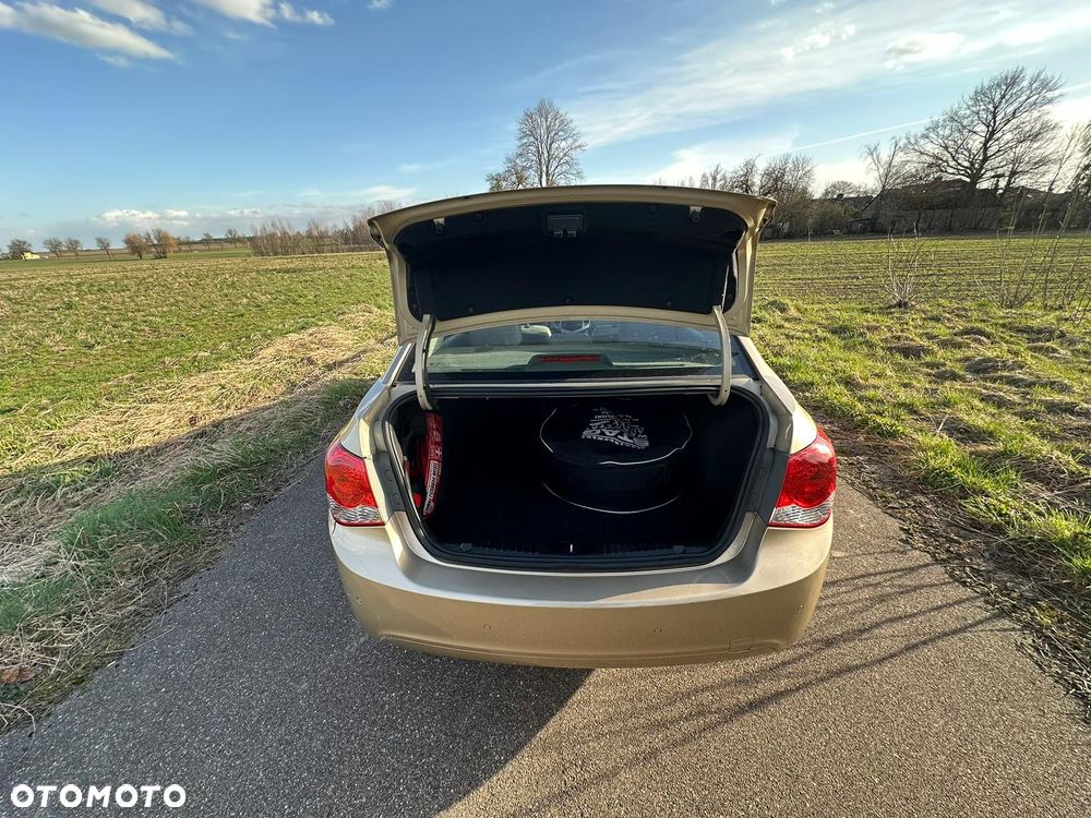 Chevrolet Cruze 1.6 LS - 12