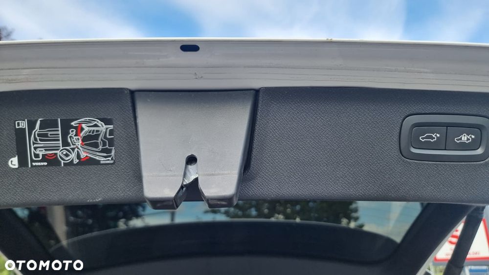 Volvo XC 90 D5 AWD Geartronic RDesign - 12
