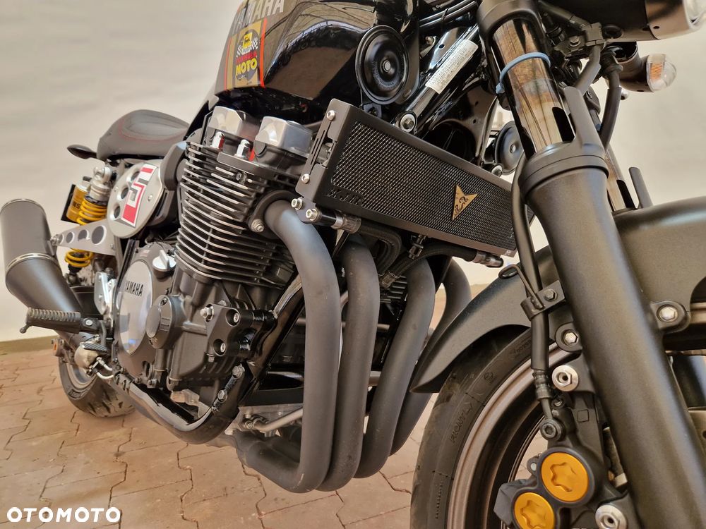Yamaha XJR - 12