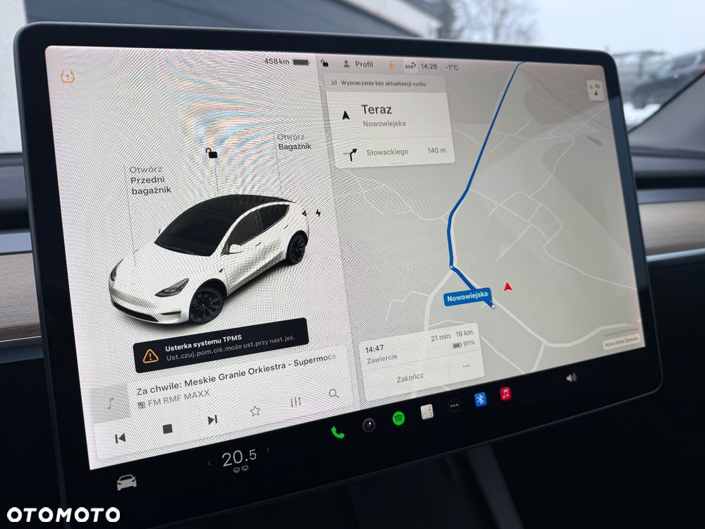 Tesla Model Y Long Range AWD - 32