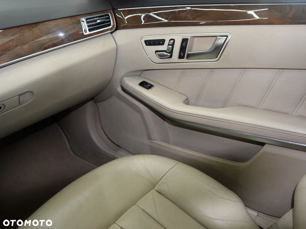 Mercedes-Benz Klasa E 350 BlueTEC 4-Matic Elegance - 31