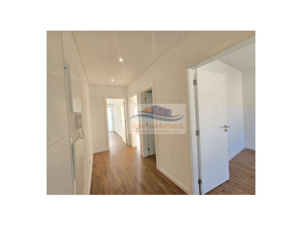 Apartamento T2 Totalmente Remodelado | Damaia de Cima - Grande imagem: 2/12