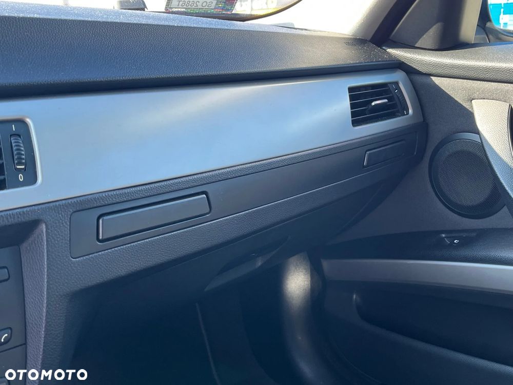 BMW Seria 3 320i - 16