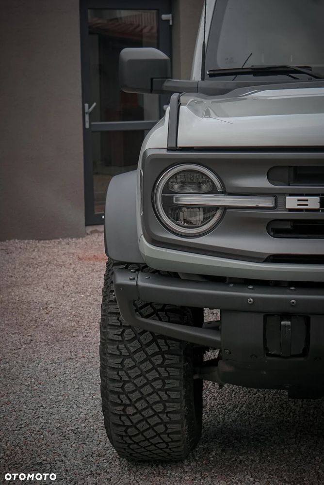 Ford Bronco - 3