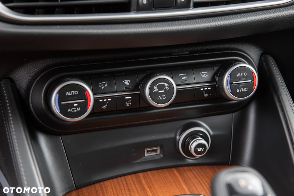 Alfa Romeo Stelvio - 28