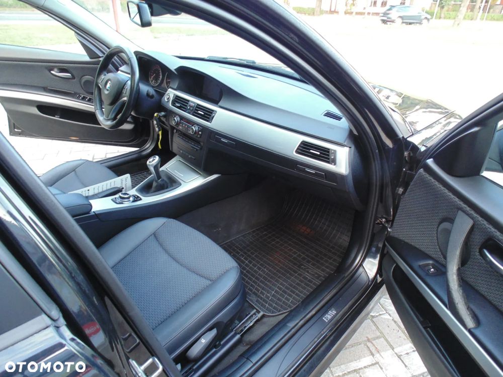 BMW Seria 3 318i Edition Sport - 11