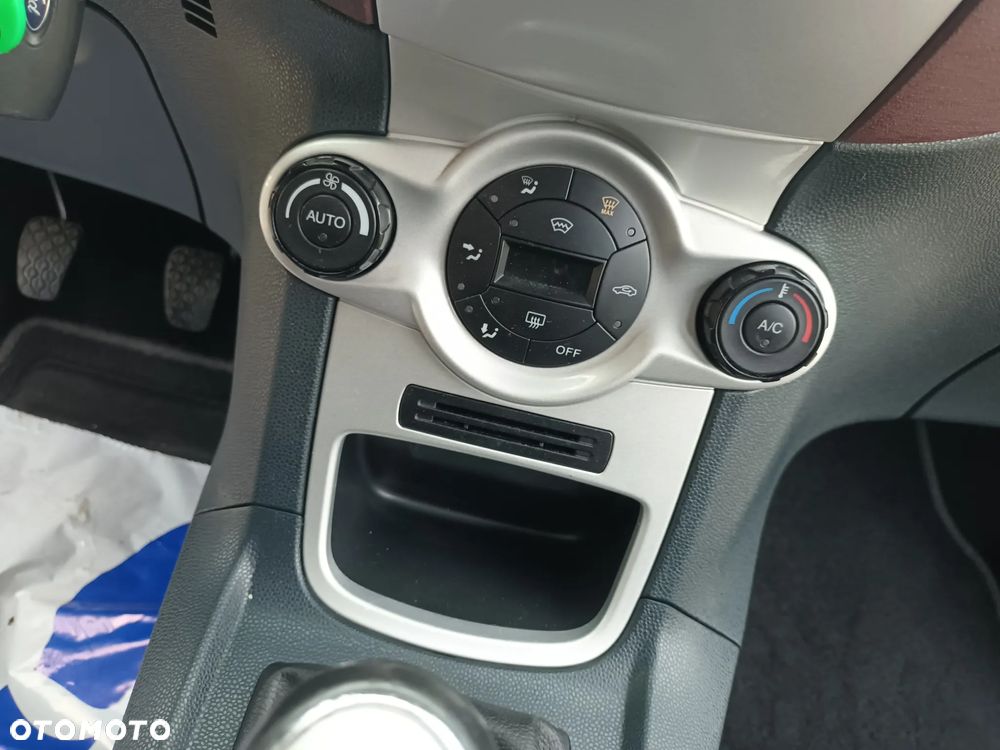 Ford Fiesta 1.4 Titanium X - 23