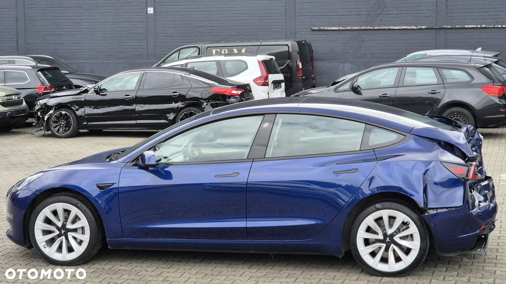 Tesla Model 3 - 3
