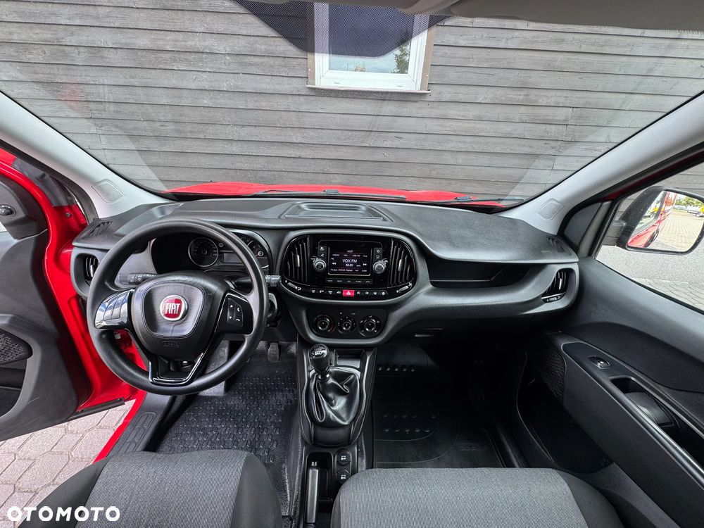 Fiat DOBLO  1,6 *  L1H1 #3 Osoby#  AUTO Z PEŁNĄ HISTORIĄ SERWISOWĄ * W 100% Nie Malowany Oryginalny Lakier * Tempomat * Faktura 23% # VAT-1 Auto Kupione w ASO Fiata * Gwarancja  * Bardzo oszczędny i dynamiczny silnik * Klimatyzacja* Tempomat * MP3 * Bluetooth * Czujniki Parkowania * - 26