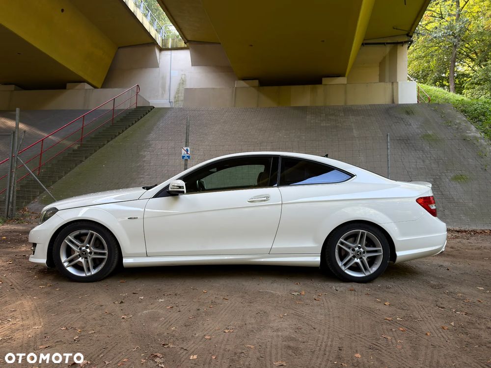 Mercedes-Benz Klasa C 350 CGI BlueEff - 8