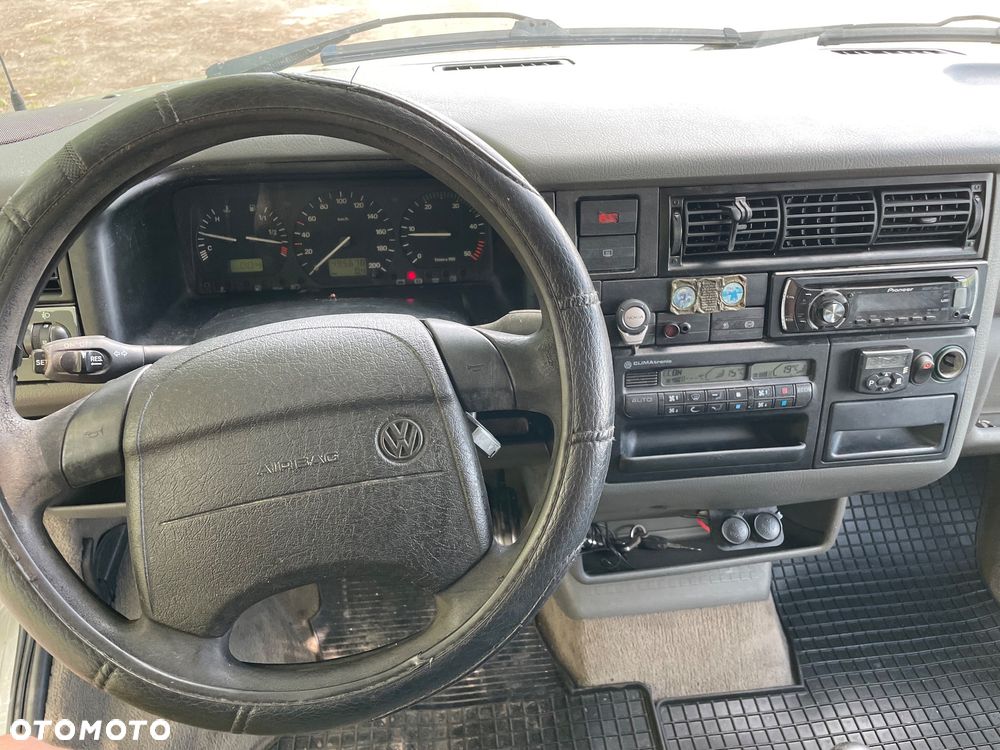 Volkswagen Multivan - 30