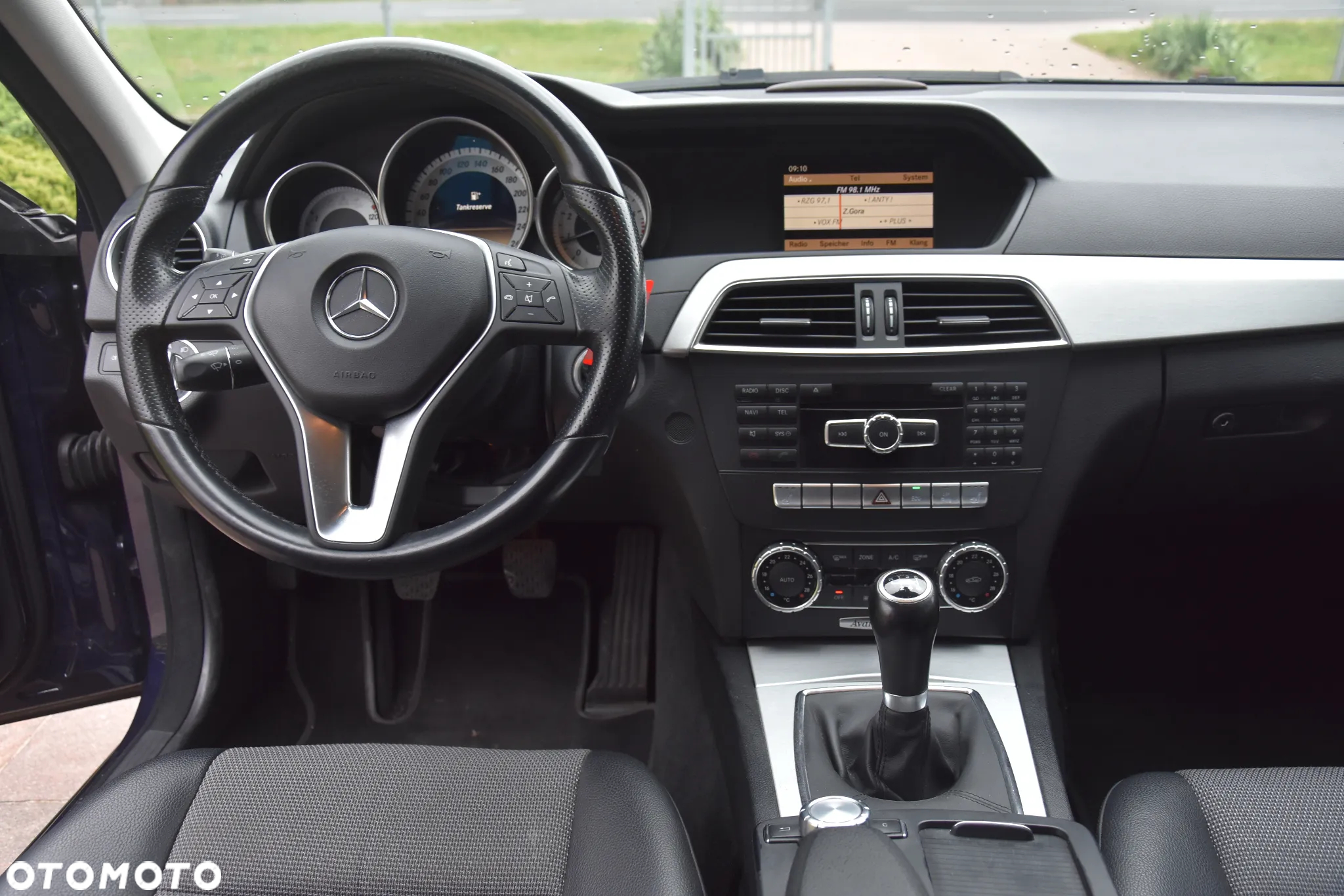 Mercedes-Benz Klasa C 200 CGI BlueEff Avantgarde - 23