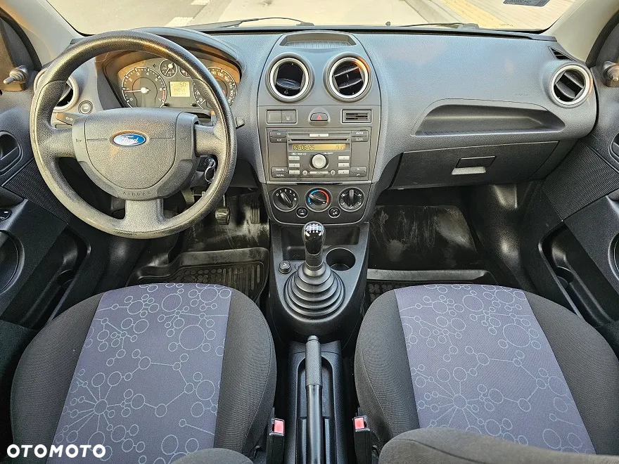 Ford Fiesta 1.3 Ambiente - 24