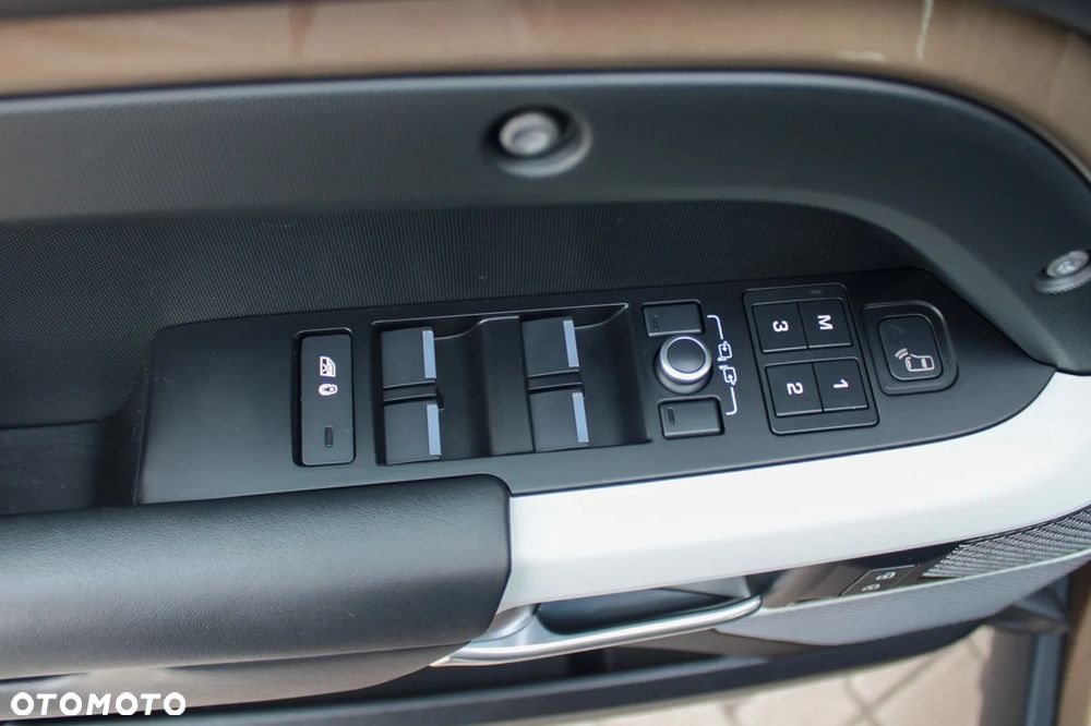 Land Rover Defender 110 D200 X-Dynamic HSE - 28