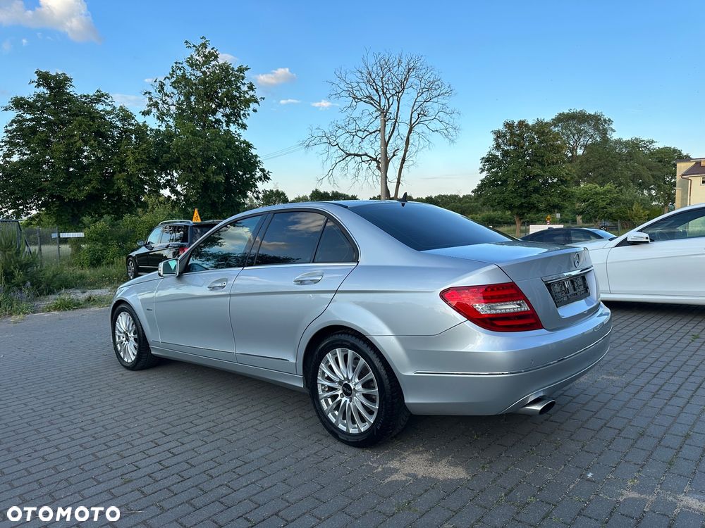 Mercedes-Benz Klasa C 220 CDI BlueEff Edition Avantgarde - 4