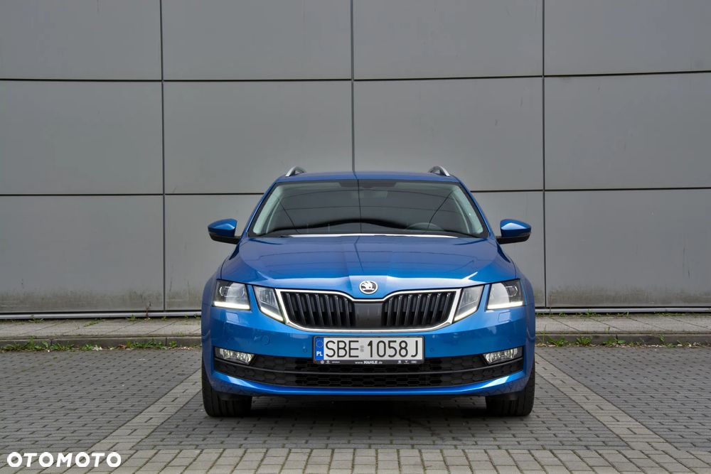 Skoda Octavia Combi 2.0 TDI DSG Drive - 2