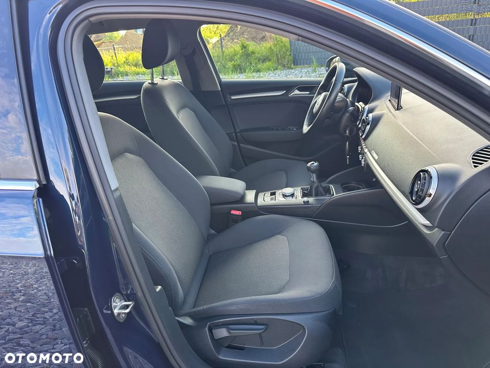 Audi A3 Sportback 2.0 TDI design - 32