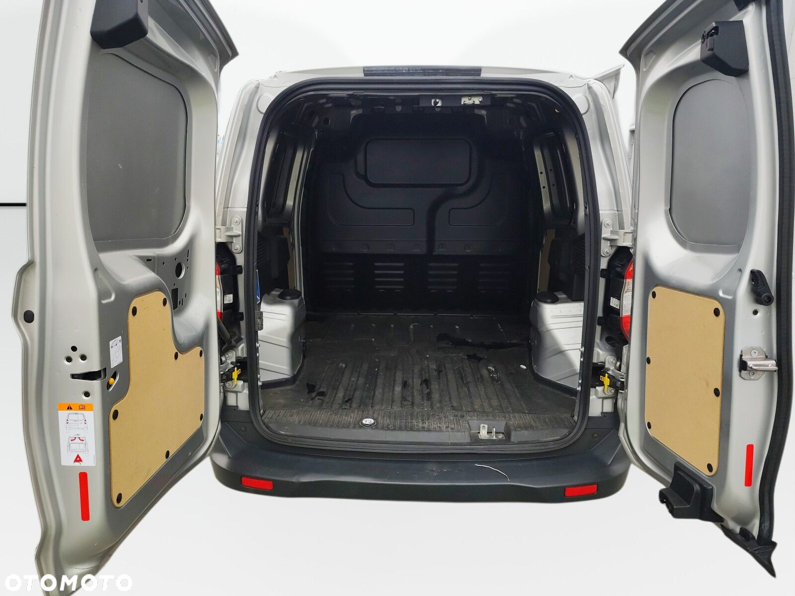 Ford transit-courier - 14
