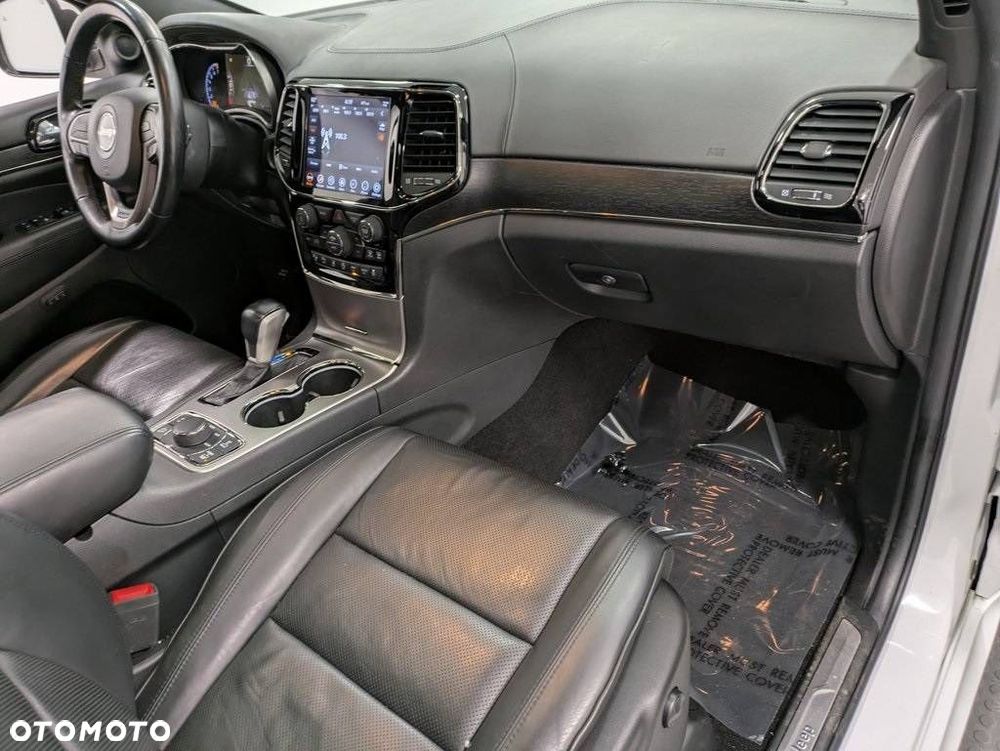 Jeep Grand Cherokee - 29