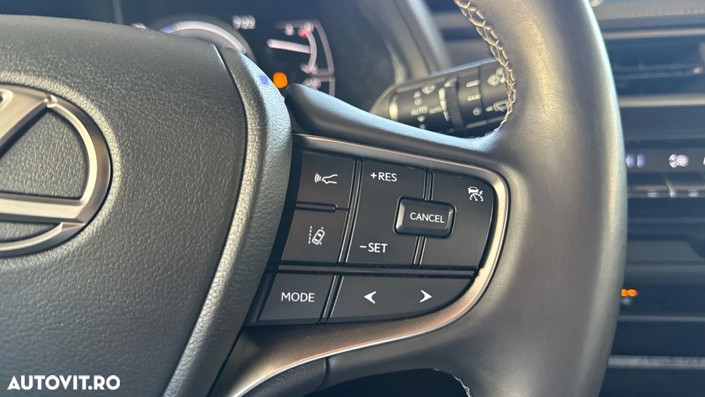 Lexus UX 250h FWD Executive - 20