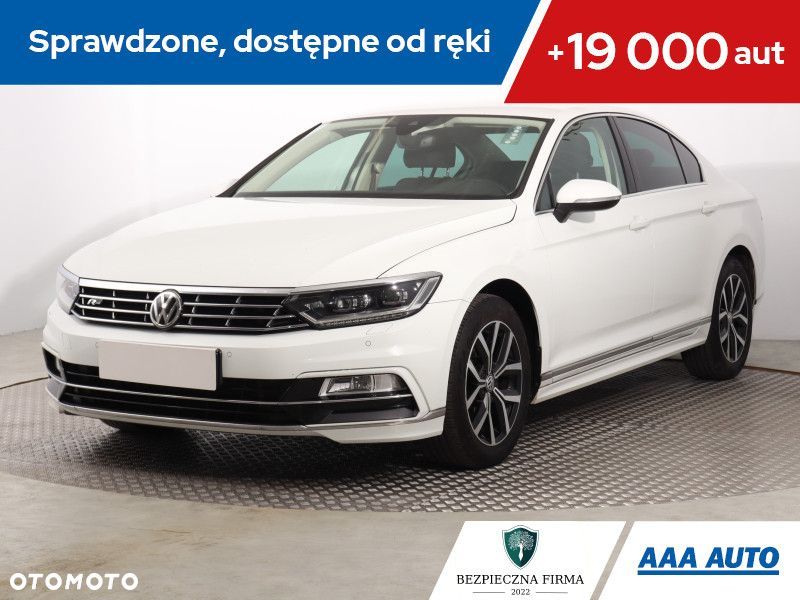 Volkswagen Passat - 1