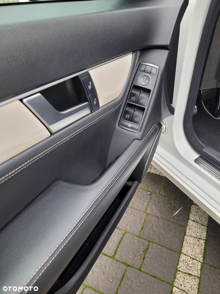Mercedes-Benz Klasa C 180 7G-TRONIC - 24