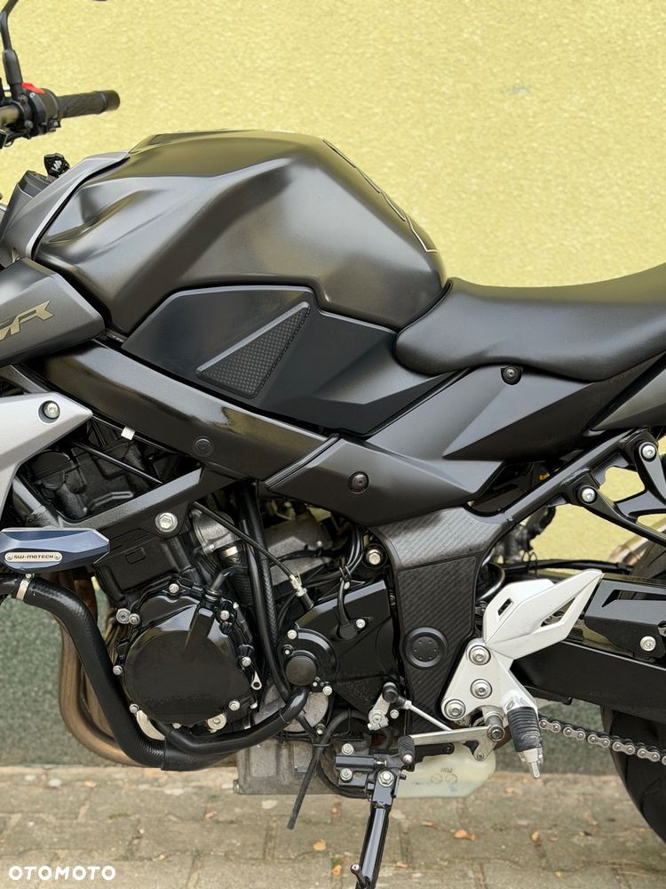 Suzuki GSR - 25