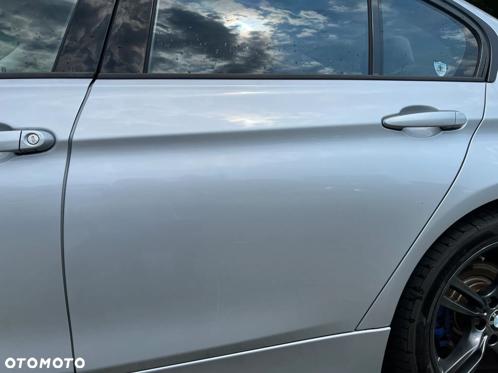 BMW Seria 3 328i Modern Line - 32