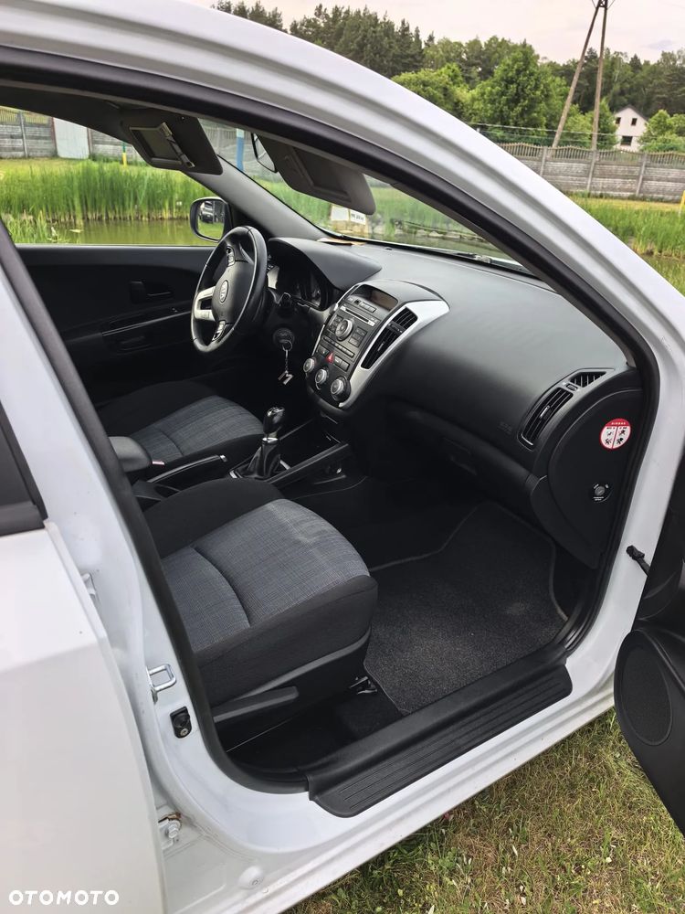 Kia Ceed 1.4 L - 23