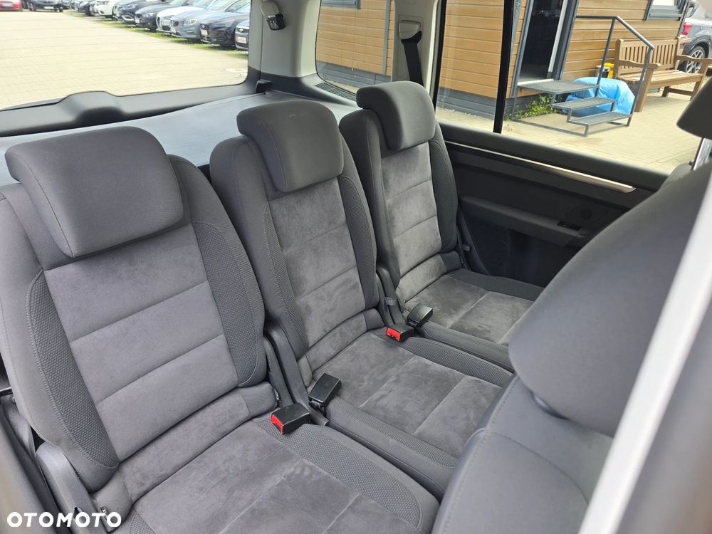 Volkswagen Touran - 15