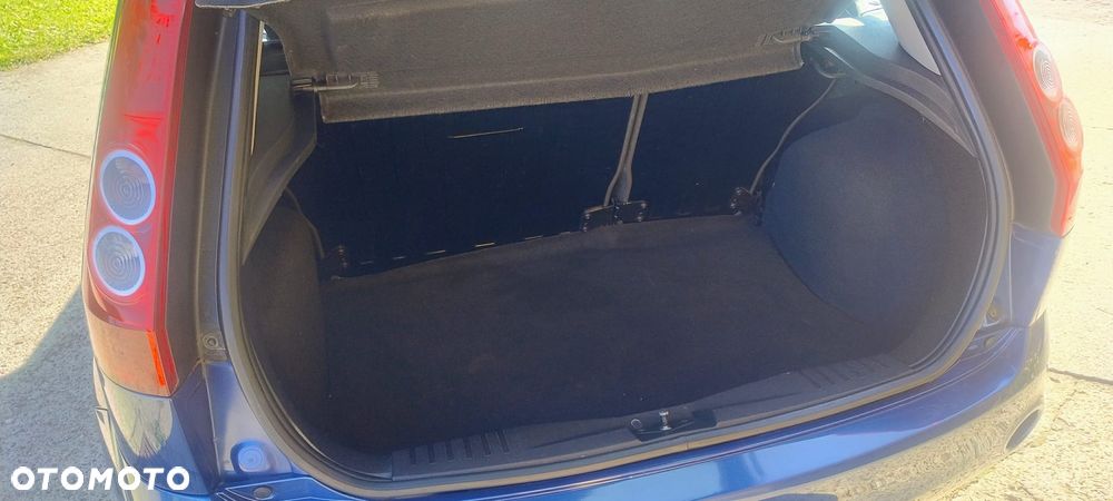 Ford Fiesta 1.3 Ambiente - 11