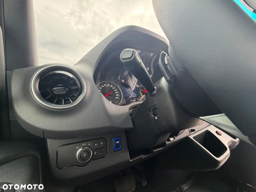 Mercedes-Benz Sprinter 519 - 20