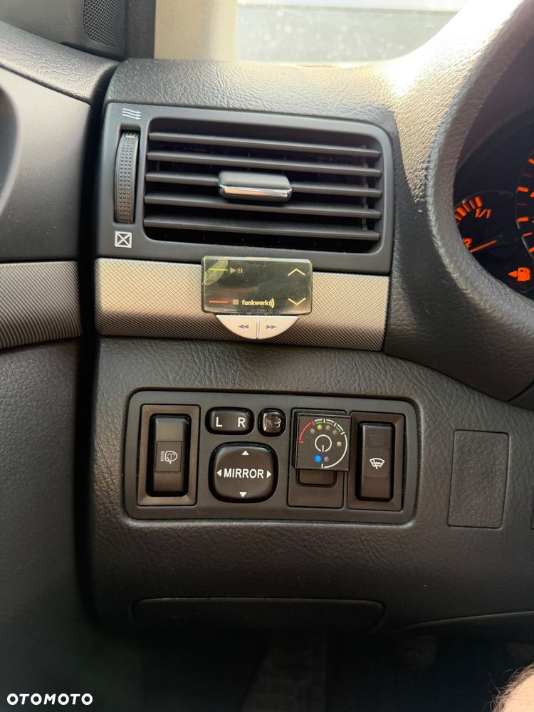 Toyota Avensis 1.8 VVT-i Sol - 16