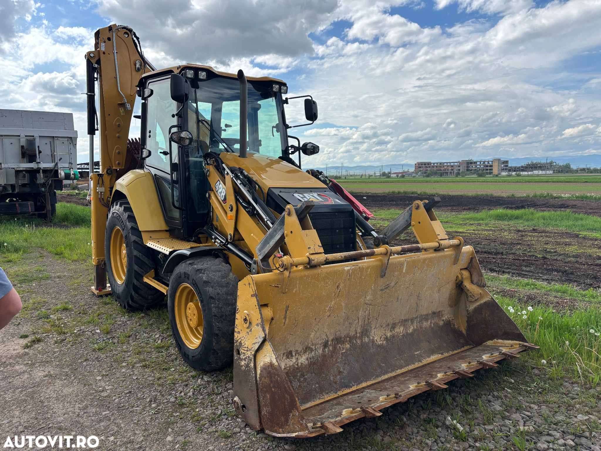 Cat 428, 2 bucati disponibile, an 2023, 1200 ore respectiv 1800 ore - 13